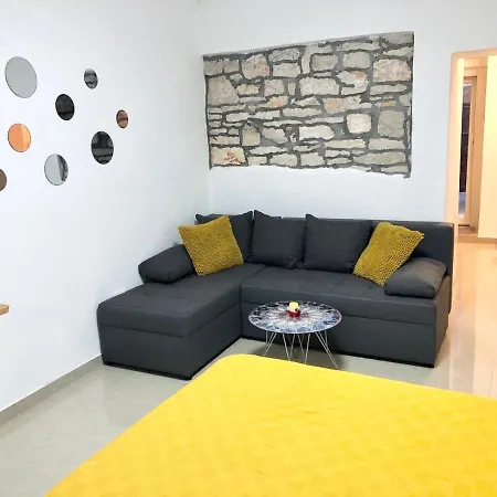 شقة Eni & Dani بولا