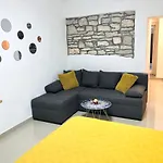 아파트 Eni & Dani 풀라