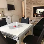 Eni & Dani 아파트